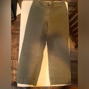 Old Navy army green pants. Size 6.